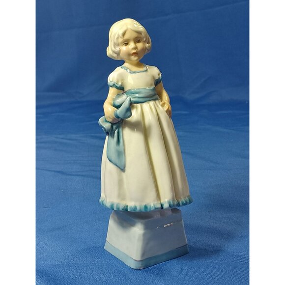 Royal Worcester 1949 Bone China Figurine Monday Child Fair Of Face #3257 England - Picture 6 of 16